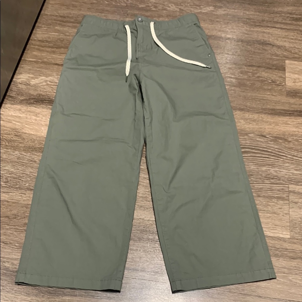Vuori Sage Green Cropped Pants